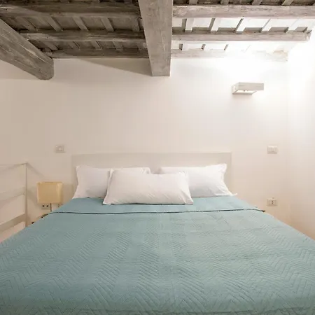 Apartment Holidays Teatro Pace Rome